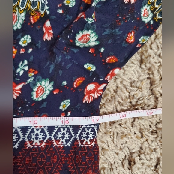 Like NEW Low Cut Sexy Flowy Floral Blouse Sz S - Picture 7 of 7